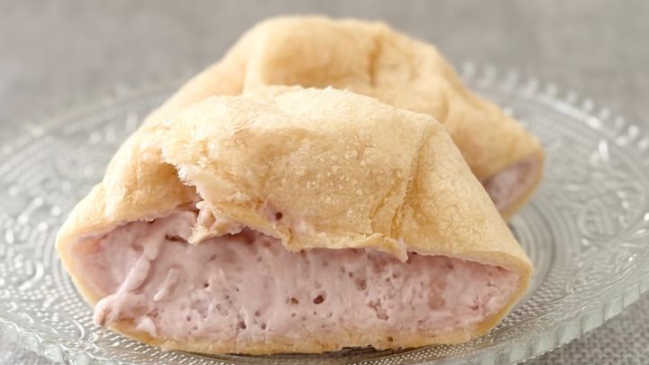 ユニークな食感は食べる価値あり！【ファミマ】甘酸っぱいシュークリーム