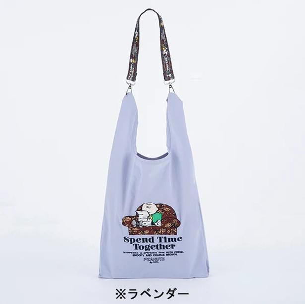 「ストラップ付ショッパーバッグ(ラベンダー/スヌーピー＆チャーリー・ブラウン)」(3850円)