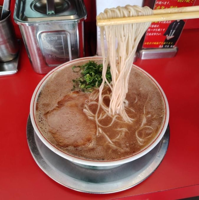 博多だるま 麺上げ