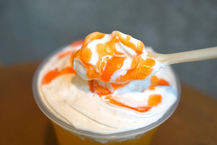 「ぎゅぎゅっと オレンジ ＆ マンゴー フラペチーノ®」トッピング