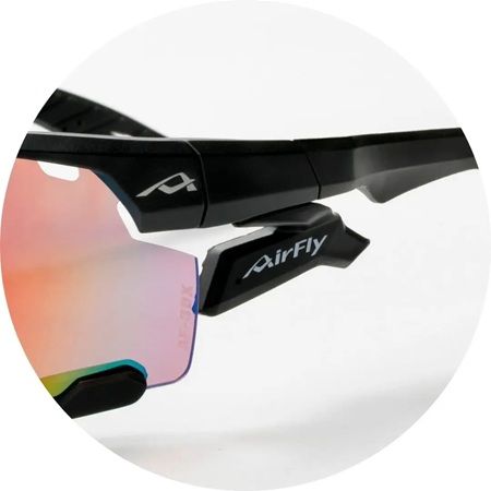 福井県鯖江市で開発、鼻パッドのないスポーツサングラスAirFlyの専門店が福岡県に登場