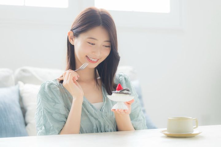 疲れた時に甘い物を食べるのが癖になっているのをやめるには？（画像はイメージ）