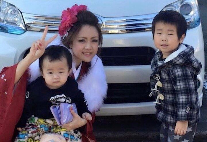 【写真・画像】15歳で妊娠・4児の母となった女性、マチアプで出会った48歳夫を公開し「かっこいい」の声 1枚目