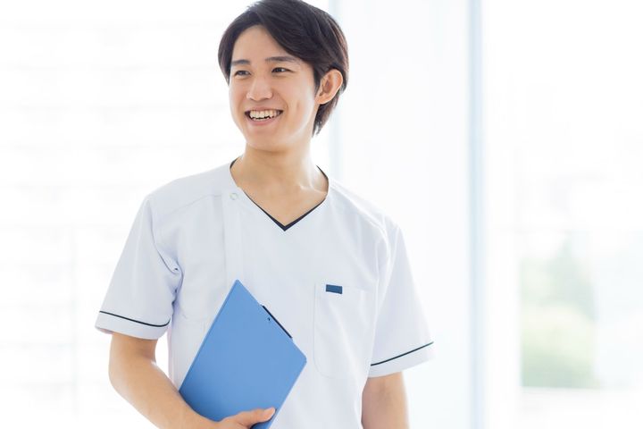 信頼していたのに……同僚に30万円を貸した年収350万・29歳男性が直面した職場での気まずさと後悔