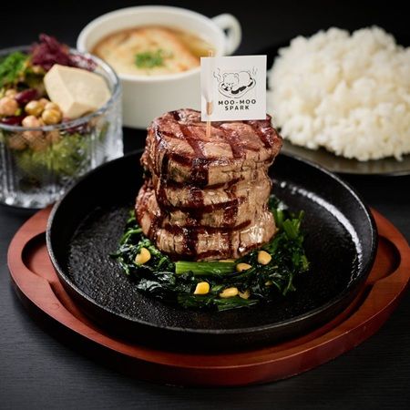 【沖縄県那覇市】可愛さ×背徳感！国産牛の雌牛のみ使ったステーキハウス「MOO-MOO SPARK」オープン