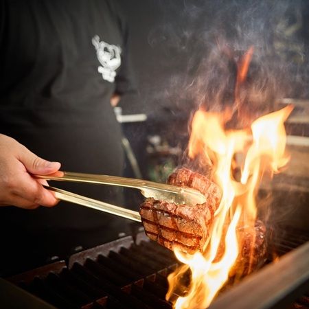 【沖縄県那覇市】可愛さ×背徳感！国産牛の雌牛のみ使ったステーキハウス「MOO-MOO SPARK」オープン