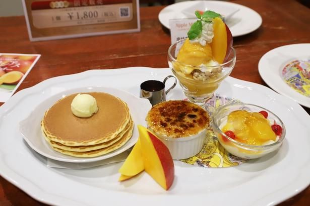 あれもこれも食べたい…そんな時は「マンゴーデザートプレート(ドリンク付)」(2420円)がおすすめ！