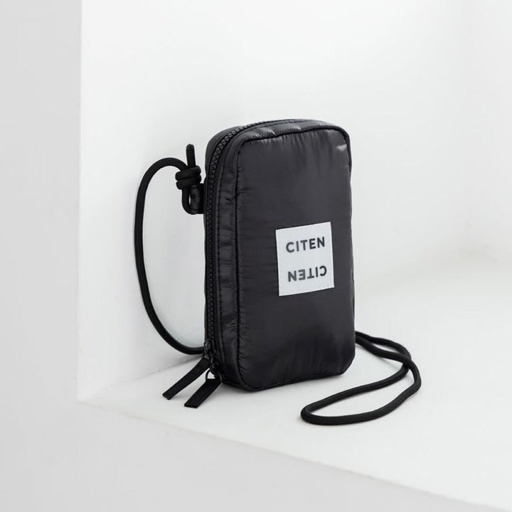 多機能スマホショルダーバッグ（画像出典：Amazon）