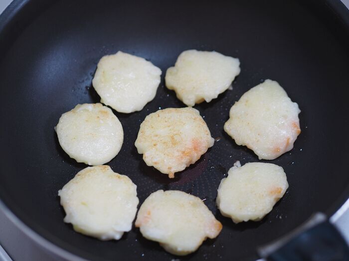 余った『ポテサラ』の驚きの食べ方！リメイクの王様級♡もちもち絶品「ポテサラ餅」の作り方