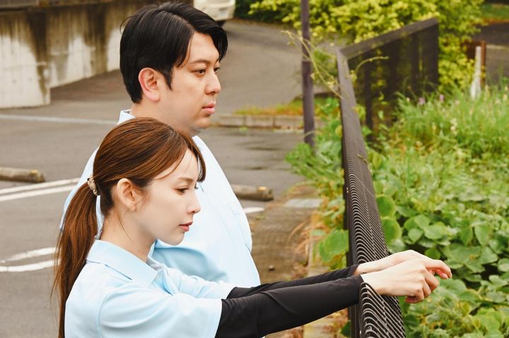 多田義孝（ジャンボたかお）、向井理恵（結城萌）／「マイ・フィクション」第4話より©️ABCテレビ