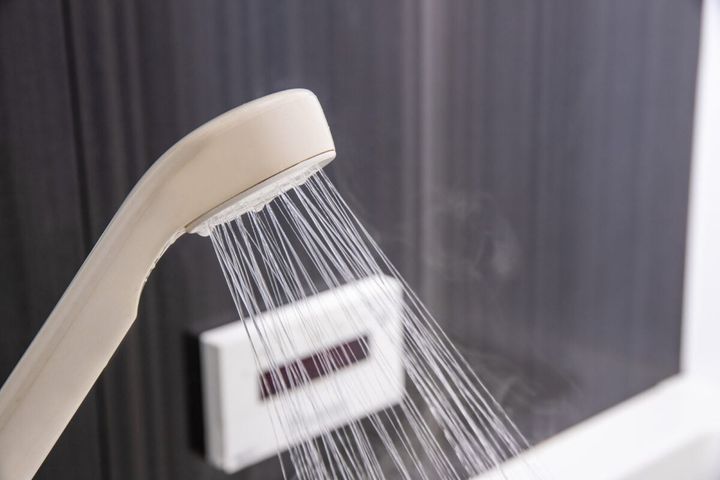 シャワーだけで入浴を済ませると熟睡できない？（画像はイメージ）