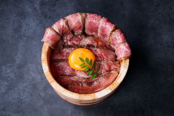 【福岡県福岡市】極上肉をリーズナブルに！「桂香」のランチにA5黒毛和牛の博多牛まぶしが登場