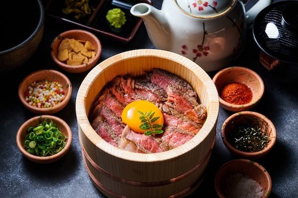 【福岡県福岡市】極上肉をリーズナブルに！「桂香」のランチにA5黒毛和牛の博多牛まぶしが登場