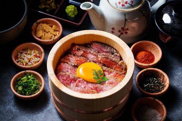 【福岡県福岡市】極上肉をリーズナブルに！「桂香」のランチにA5黒毛和牛の博多牛まぶしが登場