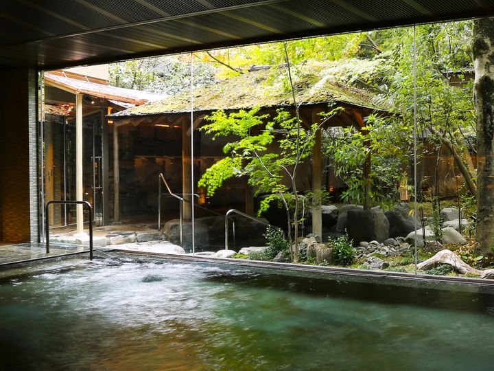 四季折々の景色と共に湯浴みを楽しむ