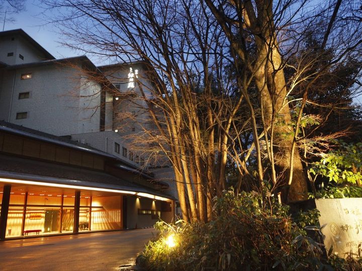 兵庫県在住・50歳女性に調査した、「泊まってよかったホテル」を紹介します。今回取り上げるのは、兵庫県の「西村屋ホテル招月庭」です。（画像出典：楽天トラベル）