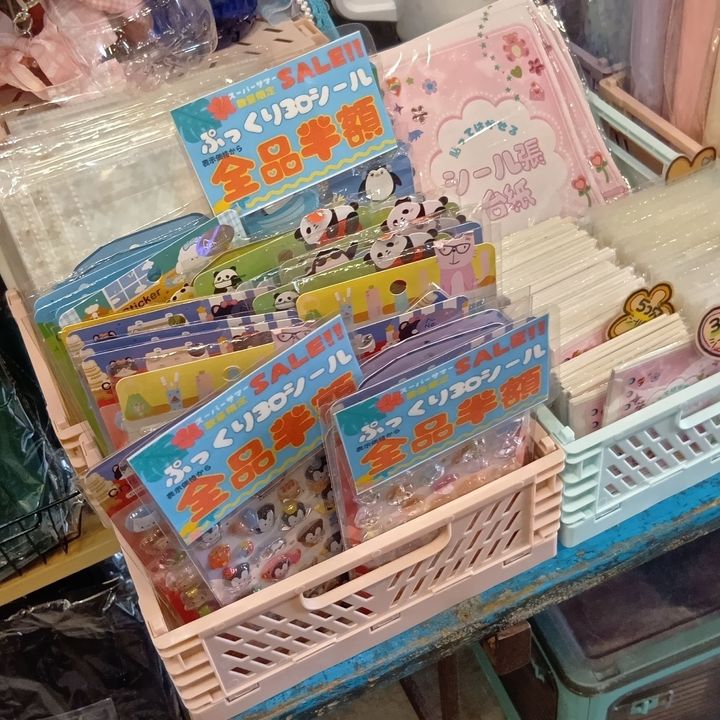 夏休みはコリアタウンへ！ボムカフェで話題の「ぷっくりシール」他を半額でゲット～！