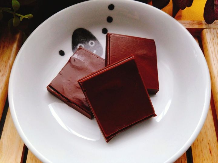 暑くても溶けない不思議。チョコグミ
