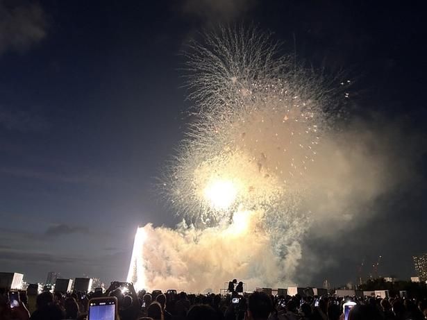 柴又街道沿い、鹿骨スポーツ広場や野球場がある篠崎公園B地区からも花火を鑑賞できる