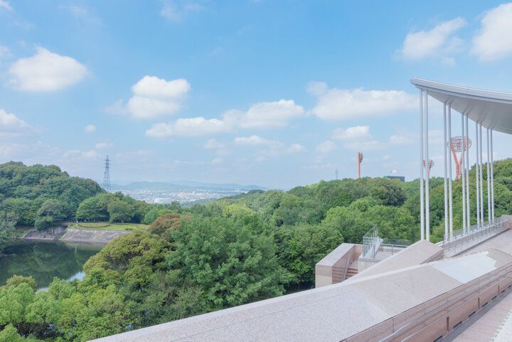 アートにも建築美にも魅せられる、再オープンした愛知「岡崎市美術博物館」。レストランやショップも充実