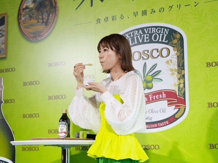 【若槻千夏さん】「アイスにかけるの、超やります！」BOSCOの早摘みグリーンオリーブを五感で楽しむ「味わうアート展」へ