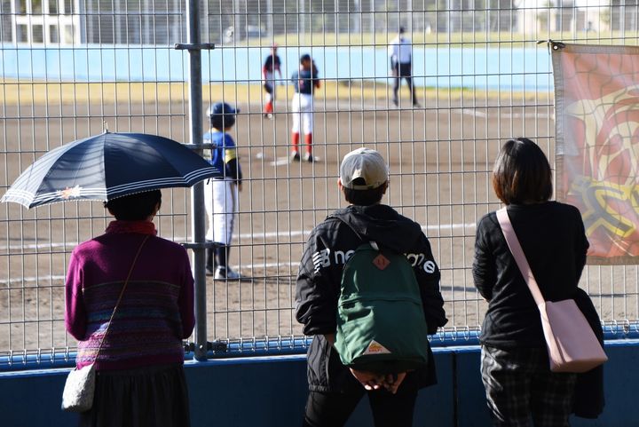 親の奉仕を強制するチームの同調圧力