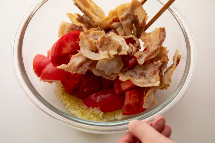カリカリ豚とトマトのねぎだれあえ