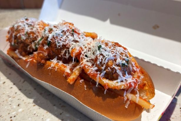 【画像】名物ナポリタンのホットドック