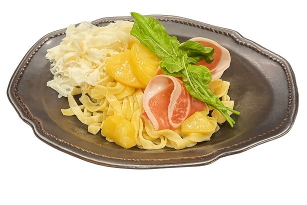 桃と生ハムの冷製パスタ