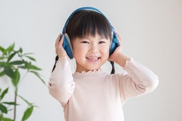大きな音が苦手な子は特に必須！イヤーマフの使用イメージ polkadot / PIXTA