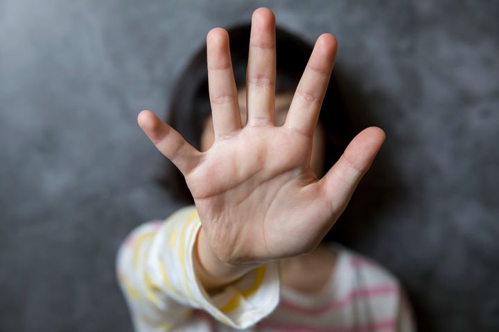 娘が友達から買った大人気シールがまさか……！世帯年収300万・43歳の母親が抱えた葛藤と「最善の道」だった解決策