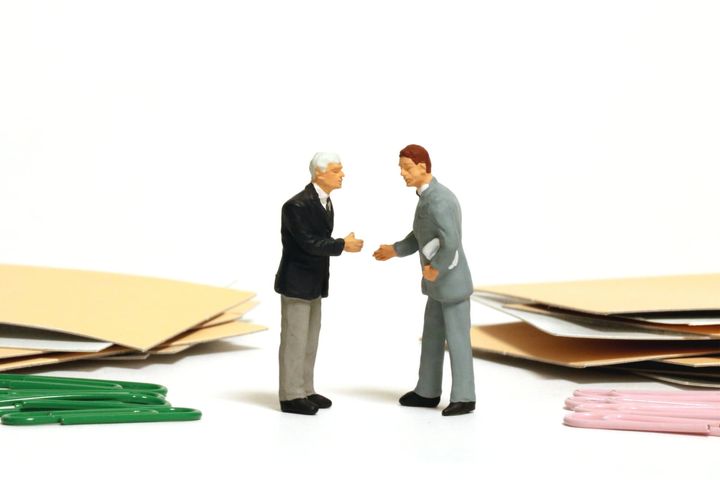 「土地を交換しろ」！相続配分に兄が要求！？世帯年収470万・52歳男性が呆れ果てつつも下した大人の決断