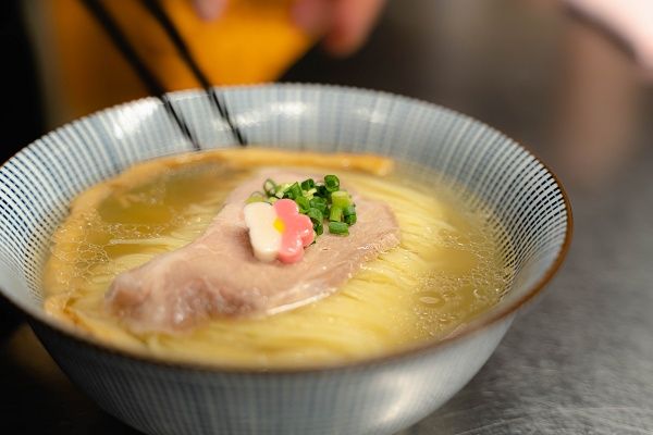 【岐阜県土岐市】芸術的な味と盛り付けが評判の「鯛塩そば 灯花」が土岐プレミアムアウトレットにOPEN