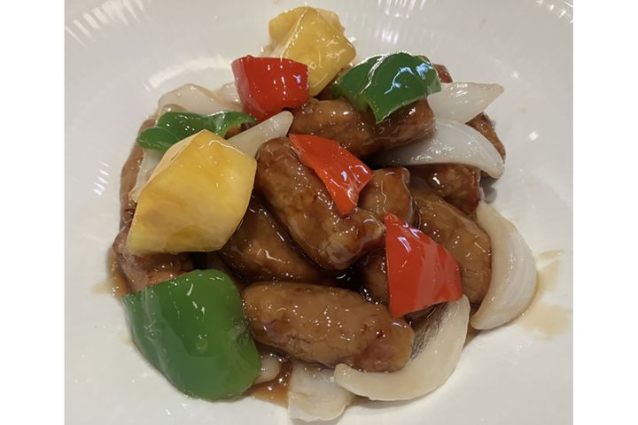 酢豚にパイナップルが入っているのは、お肉をやわらかくする意味もあります