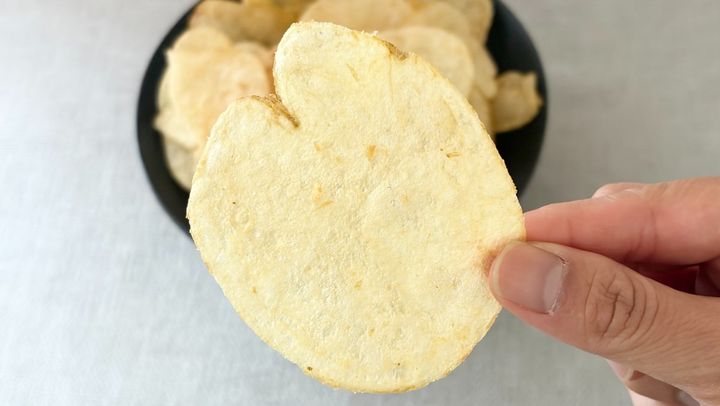 シンプルだけど中毒性あり！【ファミマ】に登場した新作ポテチの味は？