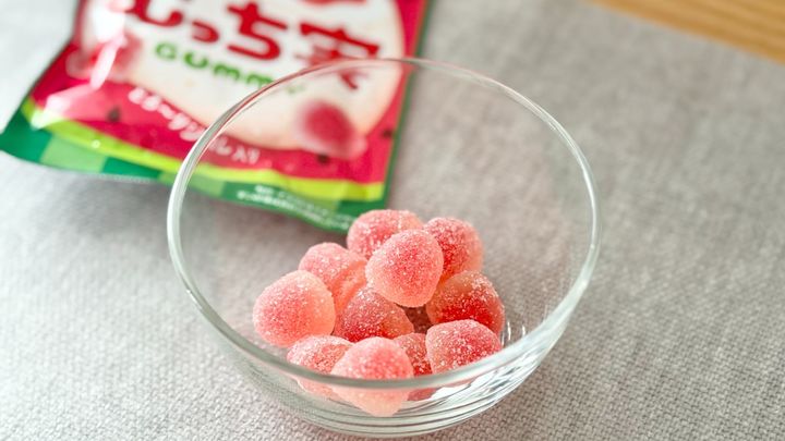 甘酸っぱいジュレがとろ～っと！【ファミマ先行】新食感グミは夏に合う味