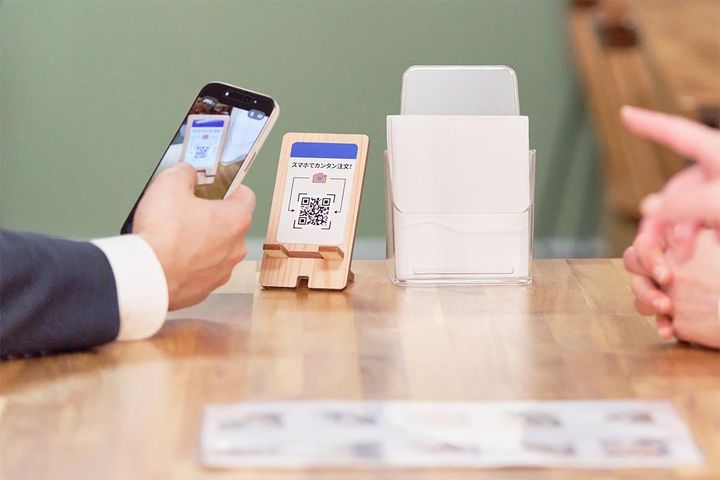 スマホでの注文時にアプリダウンロードやLINE友だち追加が必要なケースも
