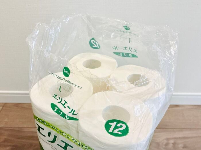 トイレットペーパー、指でズボッと開けてない？エリエール公式が教える〈プロな開け方〉をマスターしてみた！