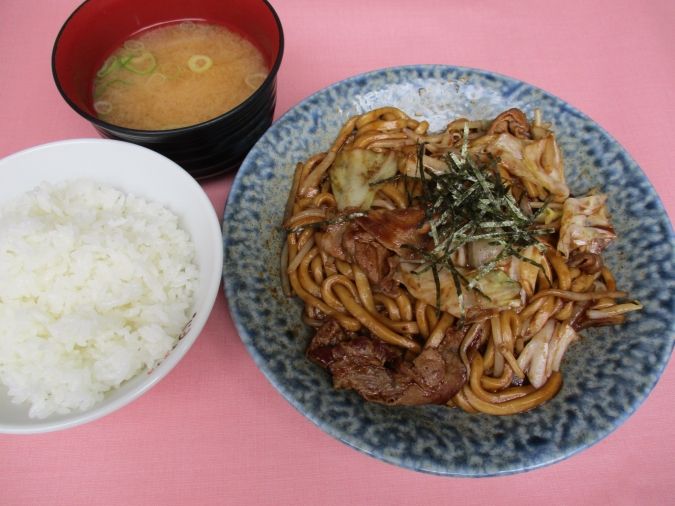 吉志パーキングエリア 野菜たっぷり小倉発祥焼うどん定食