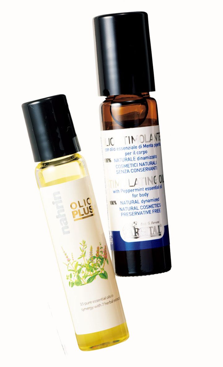 （右）爽快なミントでリフレッシュ。アルジタル スティミュレイティングロールオン（ミント）8mL ¥3,300／石澤研究所 （左）選りすぐりの精油をブレンド、爽快感と癒やし効果も同時に楽しめる。ナリン ハーブオイル33+7ロールオン 10mL ¥3,300／スターティス