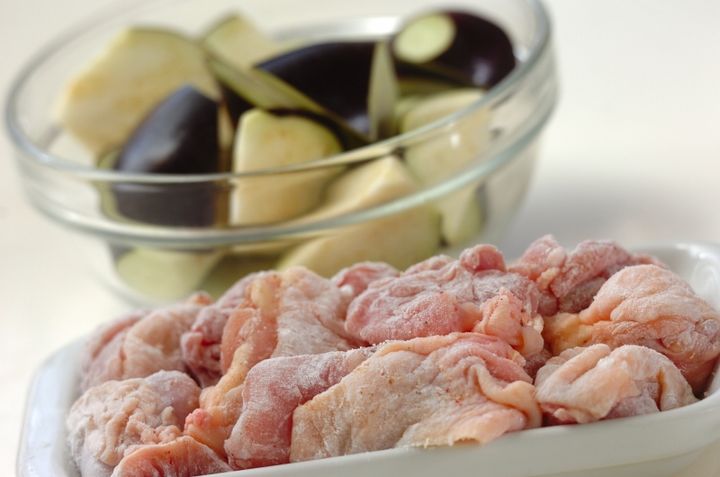 鳥もも肉の照り焼き お酢が隠し味！の下準備1
