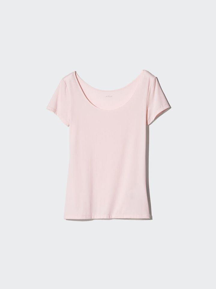 淡いピンクのエアリズムUネックTシャツ