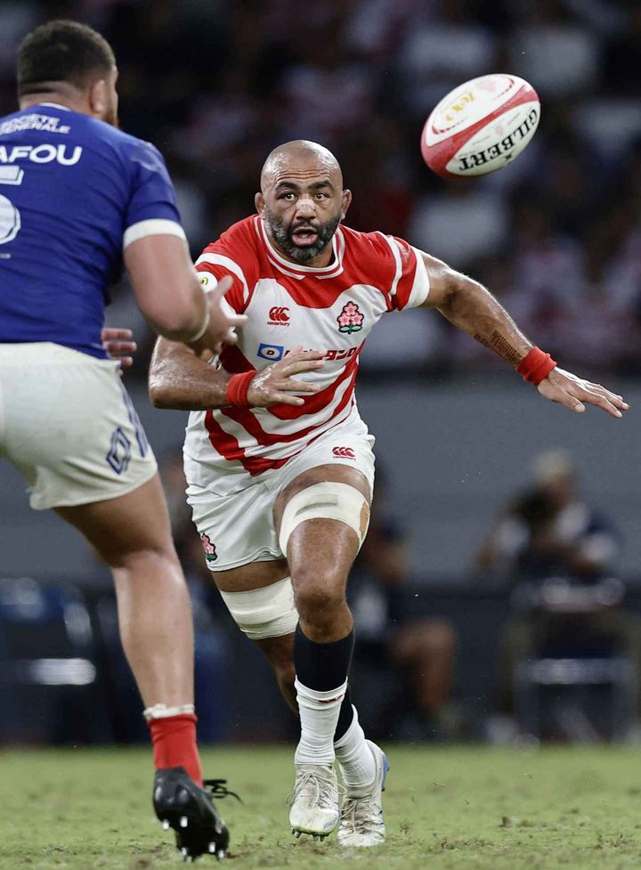 画像: ネーションズ選手権第３戦 日本―フランス 後半、プレーするリーチ＝ＭＵＦＧ国立