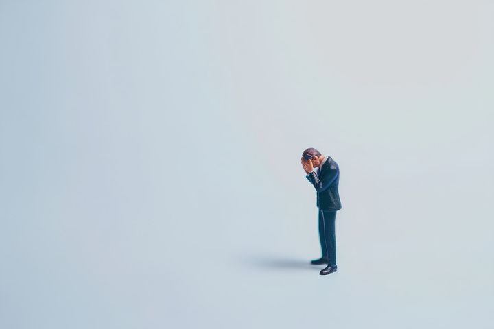 老後資金800万がゼロに！知人の投資話にダマされた世帯年収700万・55歳男性の自責の念と再起