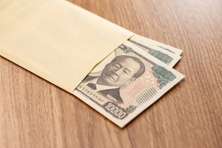 「気にしないで」と遠慮する相手に……娘が高級皿を割ってしまったことで世帯年収410万・41歳男性が抱いた激しい焦り