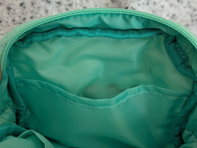 デイリーポーチ内側のオープンポケットをアップで見せた写真