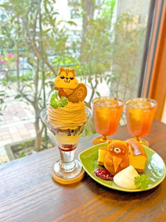 「モンブランパフェ」1100円「どうぶつクッキー」440円