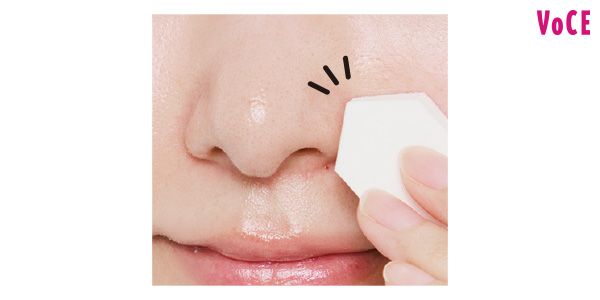 余計な油分はスポンジでオフ
