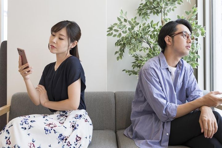 既婚男女が配偶者に隠していることとは……？