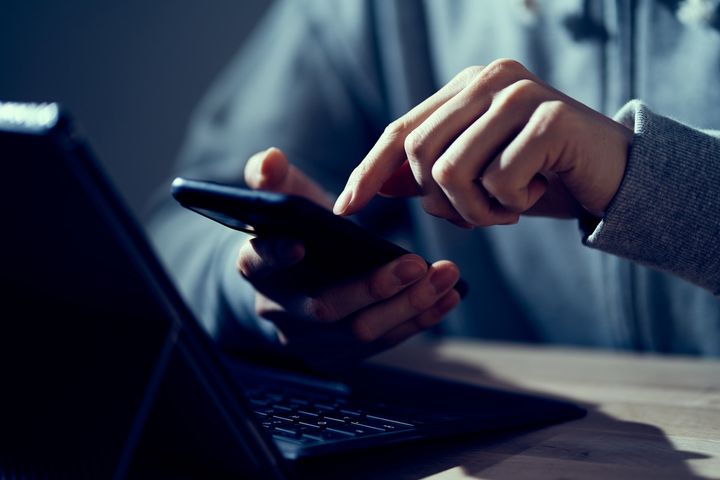 SNS詐欺、発覚のきっかけは？